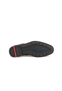 Schuhsohle mit schwarzem Gummi, strukturiertem Grip-Muster und rotem Akzent. Verfügt über eine stromlinienförmige Form und verstärkten Fersenbereich für Langlebigkeit.