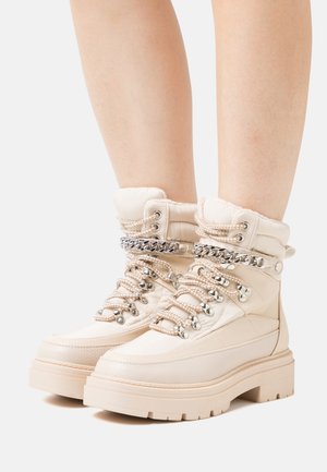 Winter boots - beige