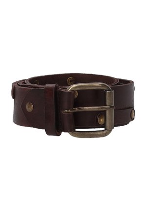 Brauner Leder-Gürtel mit strukturiertem Finish, ausgestattet mit Messingbeschlägen und Nieten. Die Schnalle hat ein einfaches Metalldesign.