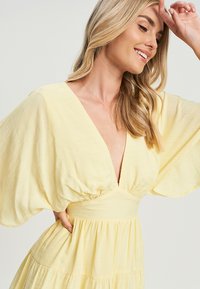 TUSSAH ISSY MINI - Cocktailkleid/festliches Kleid - pastel yellow