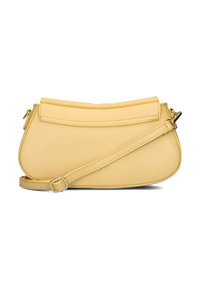 Kleine gele leren schoudertas met een gestructureerde afwerking, voorzien van een platte klep sluiting en een dunne, verstelbare schouderband.