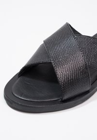 KIOMI Platt slip-in - black