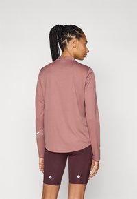 ASICS ICON 1/2 ZIP TOP - Langarmshirt - rubble red