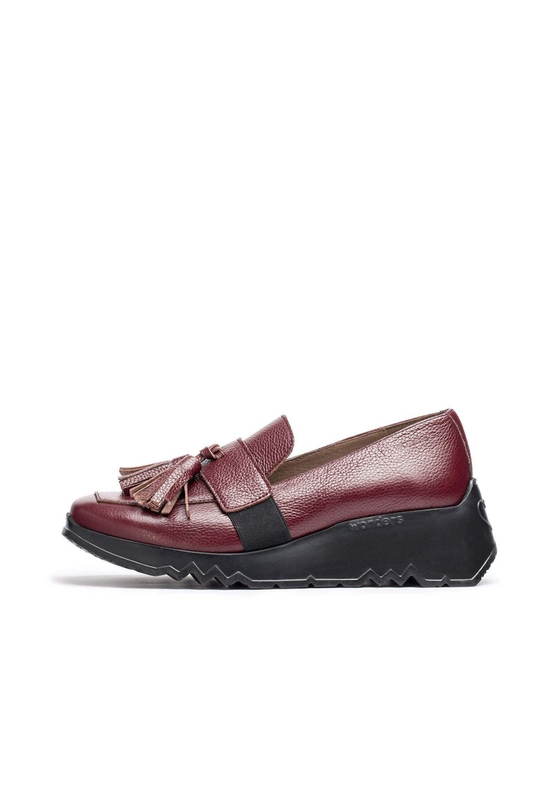 POINT SLIPPER AND TIE BURGUNDY