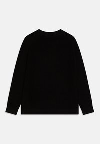 Maglione nero a costine con collo rotondo, maniche lunghe a raglan e tessuto testurizzato. Presenta un colore uniforme e nessun motivo o hardware visibile.