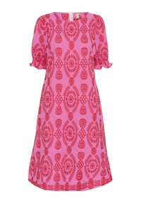 Roza obleka z ponavljajočim se rdečim cvetličnim in diamond vzorcem, kratkimi napihnjenimi rokavi ter zadrgo na hrbtni strani. Gladka tkanina.