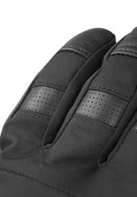 Zwarte handschoenen met een gestructureerde stof en gladde leren accenten, voorzien van geperforeerde details op de vingertoppen.