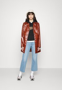 Levi's® RIBCAGE CROP BOOT - Calças de ganga bootcut - jazz away