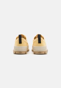 Palladium PALLASHOCK UNISEX - Sneakers basse - yellow crème