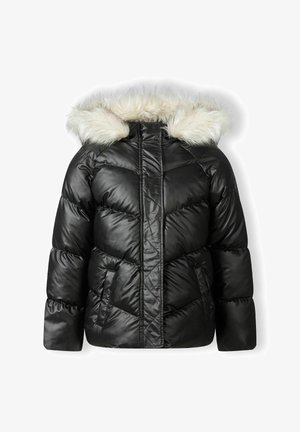 Černá péřová bunda s lesklým povrchem, vyznačující se odnímatelnou kapucí z umělé kožešiny, předním zipem a diagonálním prošíváním pro zvýšení textury.