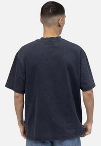 Redefined Rebel GOMES TEE BOXY FIT - Basic T-shirt - sky captain