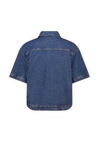 Camicia di jeans a maniche corte di colore blu scuro. Presenta un colletto classico, un taglio dritto e cuciture visibili lungo le cuciture. Tessuto liscio.