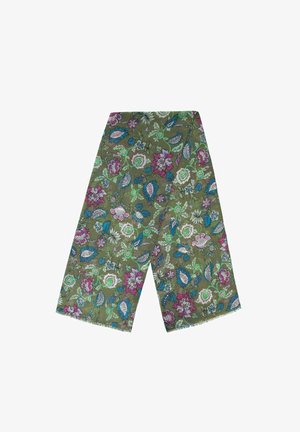 Foulard verde floreale con intricati motivi in rosa, blu e bianco, dalla texture soffice e con bordi sfrangiati. Forma rettangolare.