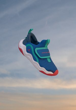 Jordan, JORDAN 23/7.2 UNISEX - Маратонки - true blue/track red/blue fox/kinetic green/chalk