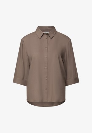Brązowa koszula z krótkim rękawem i zapięciem na guziki, z wyłogowym kołnierzykiem, gładką fakturą i prostym dołem. Posiada pięć guzików z przodu.