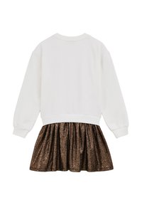 Witte sweatshirt met lange mouwen en een ronde halslijn, overgaand in een glanzende, gathered bronzen rok. Zacht materiaal met een gestructureerde afwerking.