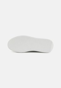 Steve Madden FYNNER - Tenisice - black/white