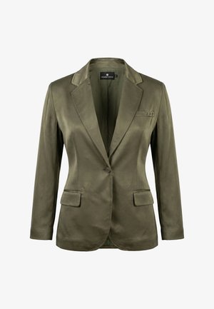 Veste tailleur vert olive avec col cranté, fermeture à un bouton, poches à rabat, et boutons décoratifs sur la poche poitrine.