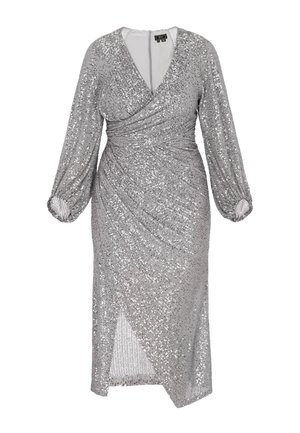 Sølv palietkjole med et omslagsdesign, lange ærmer, dyb V-hals og en asymmetrisk kant med rynket tekstur på overdelen.