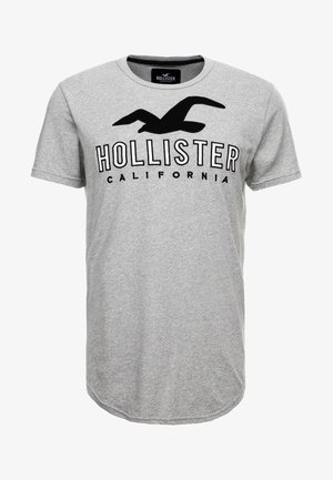 Jasnoszara koszulka z krótkim rękawem z czarnym logo mewy nad napisem "HOLLISTER CALIFORNIA" na środku przodu.