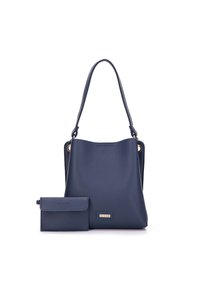 Marinblå texturerad läderhandväska med dubbla axelremmar och detaljer i guld. Inkluderar en mindre matchande plånbok.