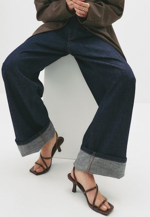 PULL&BEAR, Sandali - brown