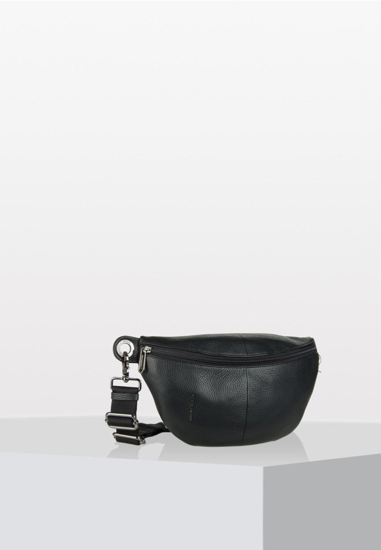 Schwarze Lederhandtasche mit runder Form, Reißverschluss, verstellbarem Tragegurt und silberfarbenem Beschlägen. Verfügt über eine strukturierte Oberflächenbeschaffenheit für Langlebigkeit.