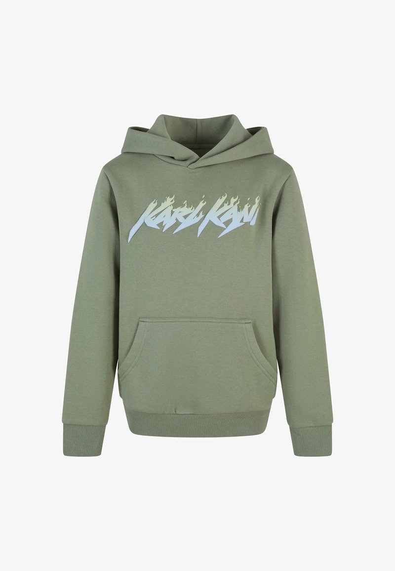 Zelená mikina s kapucí vyrobená z měkké tkaniny, obsahující přední kapsu a grafický design se stylizovaným textem v bílé a světle modré plamenech.