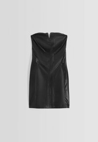 Svart strapless miniklänning i konstläder, med en åtsittande design, vertikal sömdekoration och bakre dragkedjestängning.