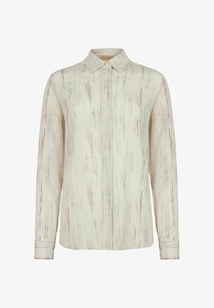 Långärmad skjorta i krämfärg med ett subtilt rödrandigt mönster, med klassisk krage, knäppning fram och manschetter på ärmarna. Slät tygtextur.