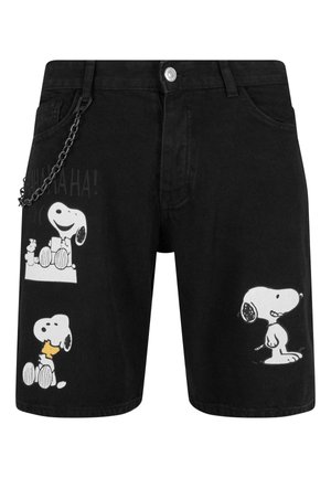 Sorte denim shorts med tre Snoopy-tryk, kædedetalje og knaplukning. Glat tekstur med hvide detaljer.