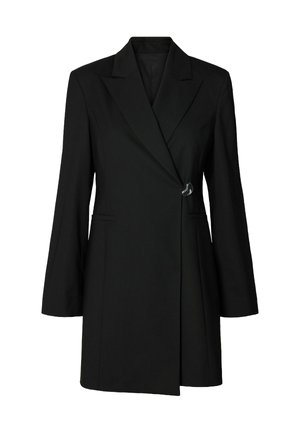 Blazer noir ajusté avec un col cranté, fermeture à un bouton et manches longues avec deux poches avant. Tissu au toucher lisse, design minimal.