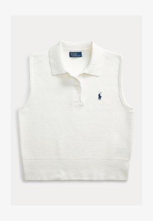 Vit ärmlös pikétröja i texturerat tyg, med platt krage och knäppning med en knapp. Har en mörkblå broderad logotyp på bröstet.