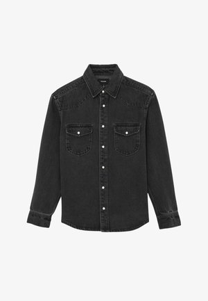Czarna, dżinsowa koszula z długim rękawem, zapinana na guziki z przodu, z dwoma kieszeniami na piersi, wyposażona w białe zatrzaski i kołnierzyk o ostrym zakończeniu.