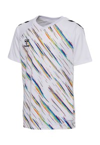 Hvid atletik t-shirt med et levende diagonalt penselstrøgsmønster i farverne rød, blå, grøn og gul. Fremstillet af åndbart stof.