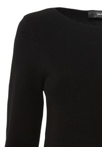 Haut tricot noir à manches longues avec un col rond. Présente une texture lisse et une silhouette ajustée, adaptée pour être portée en superposition ou seule.