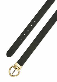 Czarny skórzany pasek o fakturowanej powierzchni, z złotą metalową klamrą i wieloma otworami pozwalającymi na regulowane dopasowanie.