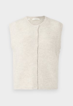 Cardigan smanicato in maglia grigio chiaro, con trama a coste, chiusura con bottoni e scollo rotondo. Tessuto morbido e leggero.