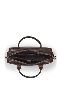 Braune Ledertasche mit zwei oberen Griffen, doppeltem Reißverschluss und Innentaschen. Glatte Textur und strukturierte rechteckige Form.