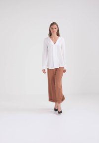 Seidensticker V-NECK SLIPOVER REGULAR FIT - Blúz - offwhite