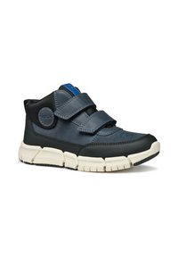 Chaussure montante synthétique bleu foncé avec deux bandes Velcro, accents gris, semelle en caoutchouc et panneaux texturés pour le soutien et la respirabilité.