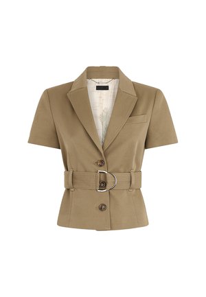Giacca corta beige a maniche corte con cintura, caratterizzata da un colletto classico, tasche frontali e chiusura con bottoni. Tessuto testurizzato con una leggera lucentezza.