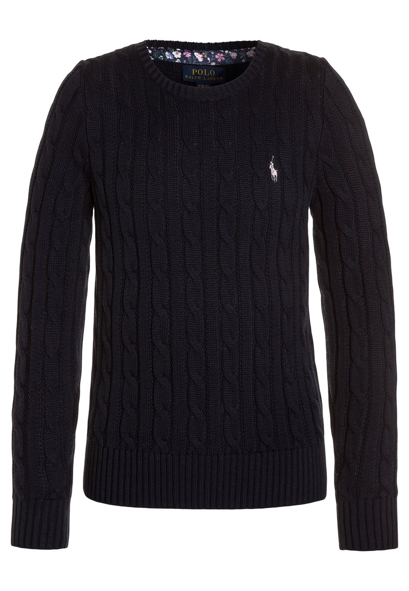 Marinblå kabelstickad tröja i mjukt material med rundad halsringning och ribbade muddarna. Har en liten broderad logotyp på bröstet.