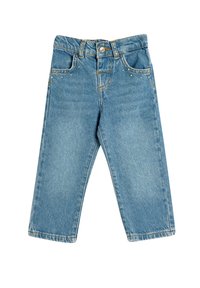 Vaqueros de denim azul con un diseño de pierna recta, que presentan remaches plateados en los bolsillos frontales y detalles de costura clásicos.
