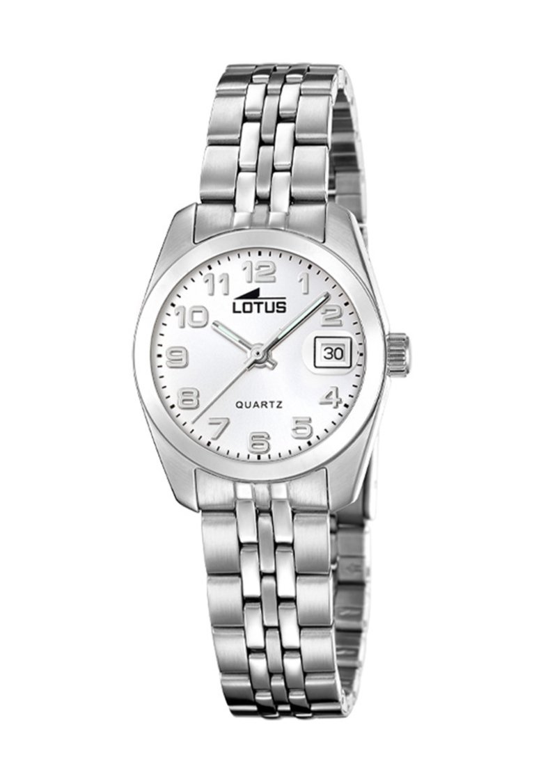Reloj de pulsera de acero inoxidable plateado con un dial redondo blanco, números árabes, indicador de fecha y un diseño de pulsera de eslabones.