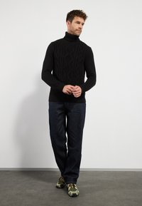 Pier One Maglione - black
