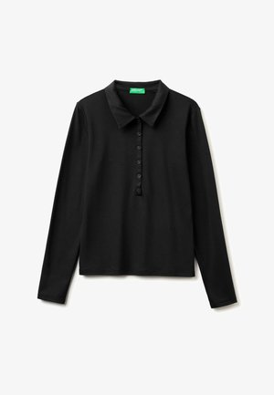 Zwart poloshirt met lange mouwen, een kraag en een sluiting met zes knopen, gemaakt van gladde stof, met het label United Colors of Benetton.