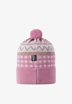 Roze gebreide beanie met witte en beige geometrische patronen, een omgeslagen rand, een roze pompon bovenop en een zwart label met de tekst "Moomin by reima".