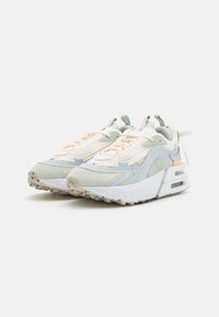 Nike Sportswear AIR MAX FURYOSA - Sportcipő - sail/crimson tint/pale ivory/light silver/football grey/white