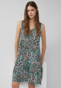 Schwarzes ärmelloses Kleid mit einem geometrischen Muster in Türkis, Beige und Weiß. Lockere Passform mit einem ausgestellten Saum am unteren Ende.